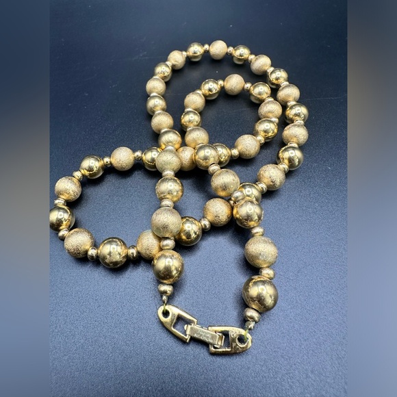 Vintage Signed Napier Gold Tone Textured Beaded/Ball Necklace 22" Drop - Picture 4 of 10